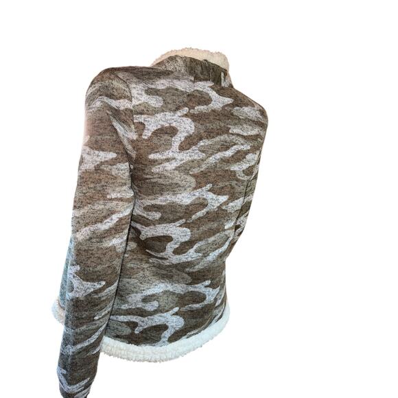 Derek Heart Camo Cardigan Soft Fuzzy Lining S NWOT - Picture 5 of 7